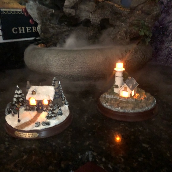 Set of Two Thomas Kinkade Cottages - Picture 3 of 4